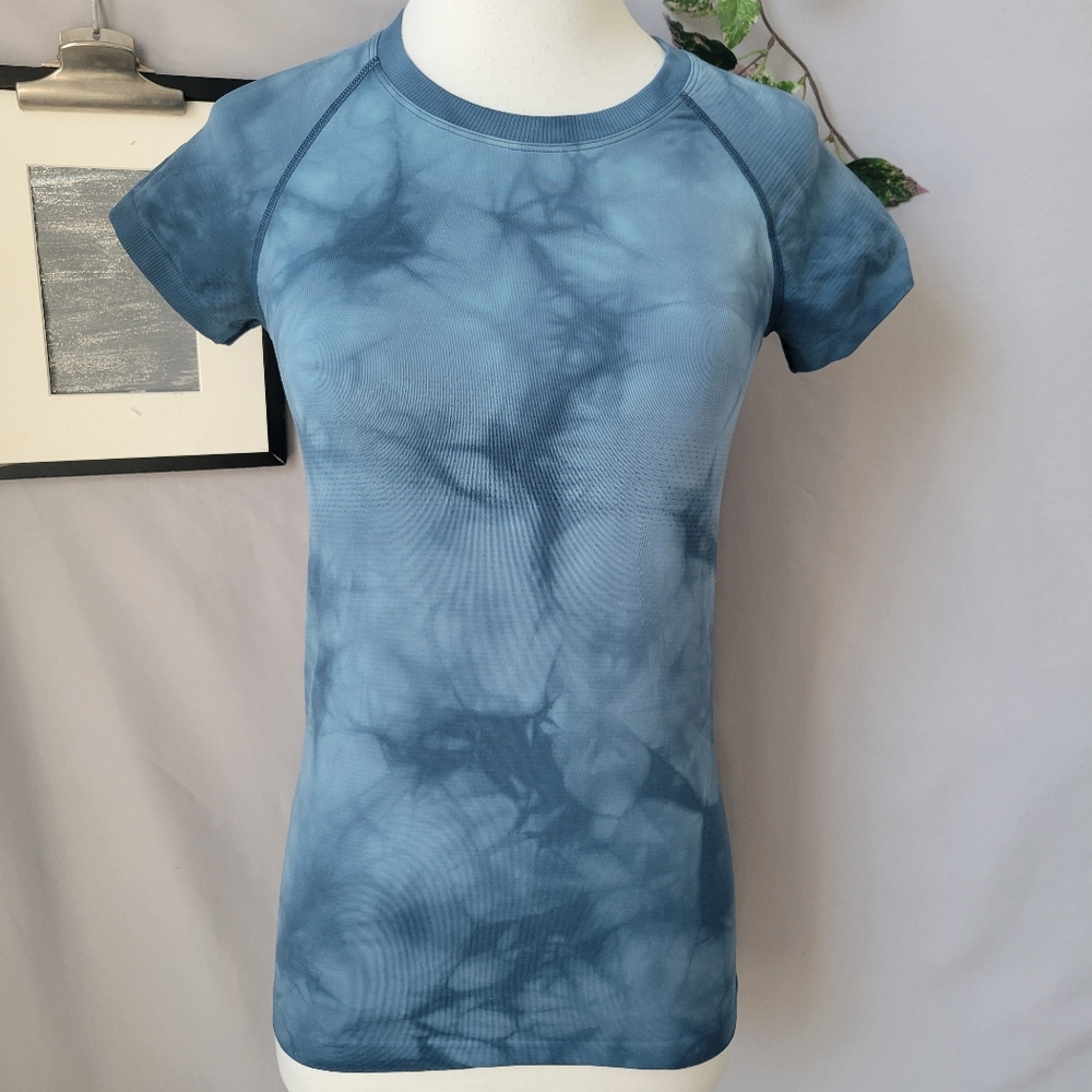 Lululemon Swiftly Tech Short Sleeve Shirt Blue Tie Dye‎ 4